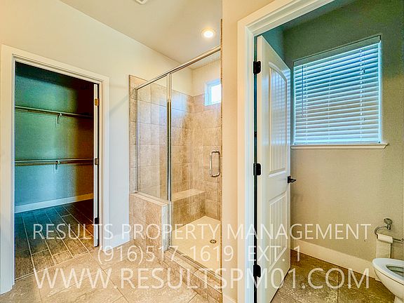 3rd image of 5876 Dulwich Way