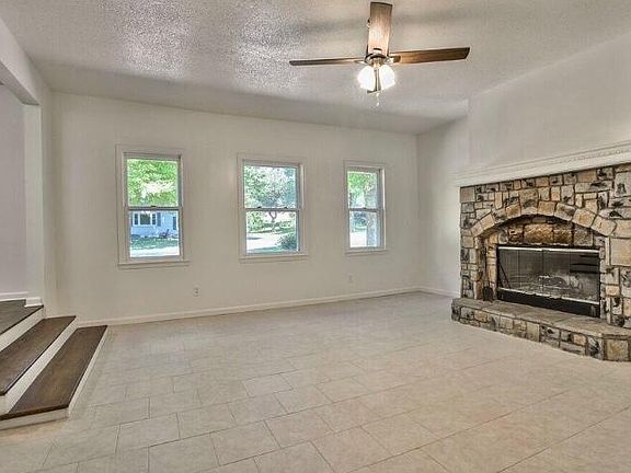 3rd image of 6117 Willow Ave