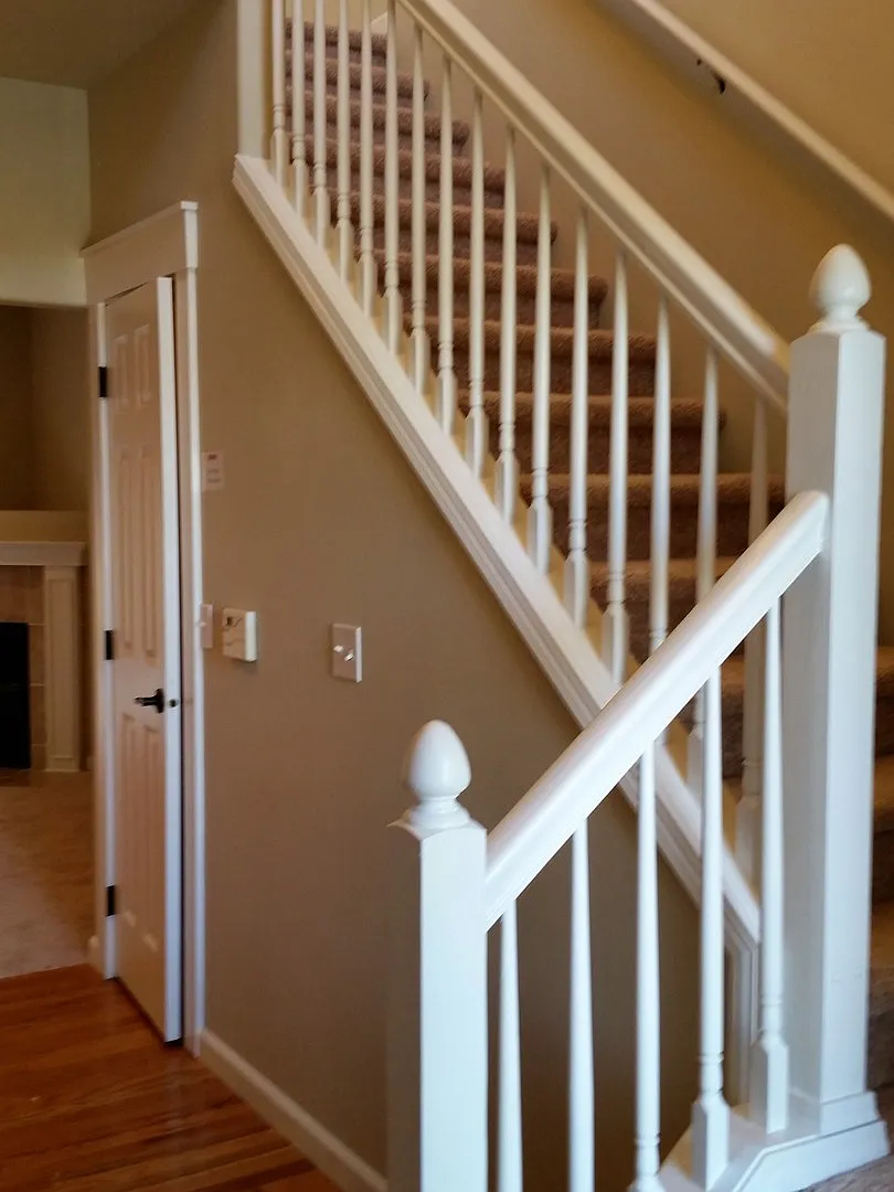 Woodinville Bothell 3 bed 2.5 bath. 2 car garage. Fenced yard — Photo 3