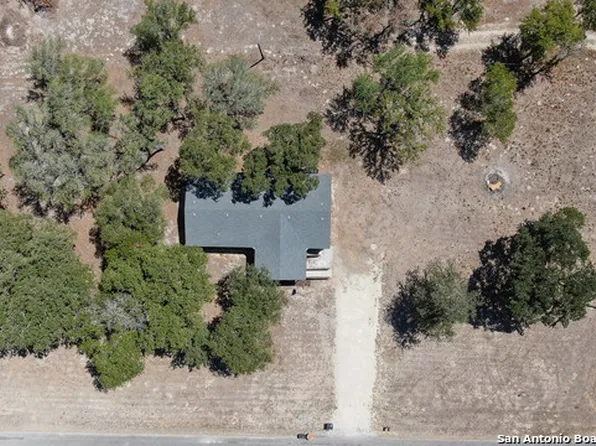 160 Mil Encinos, Adkins, TX 78101