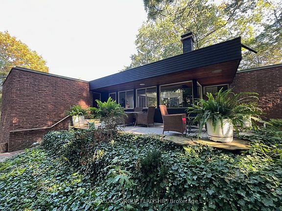 3rd image of 1379 Clarkson Rd N