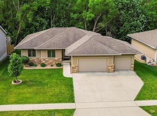 5057 Nordic Ridge Dr, Cedar Falls, IA 50613