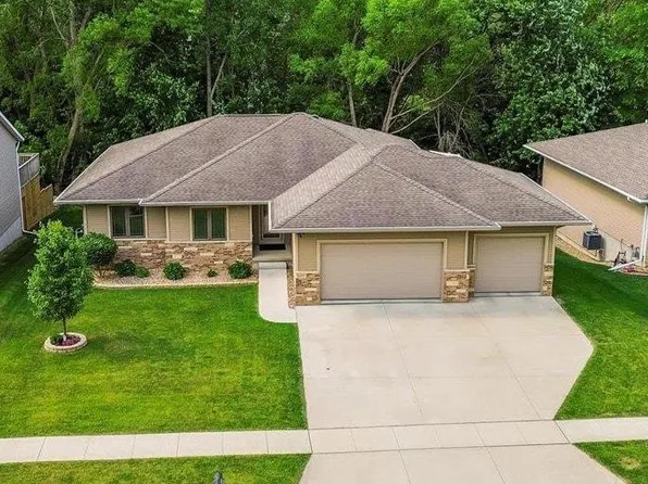 5057 Nordic Ridge Dr, Cedar Falls, IA 50613