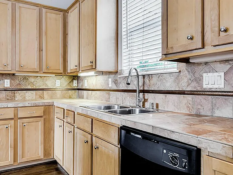 513 Leverkuhn St — Photo 12