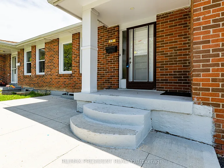 17 Manitou Cres #UPPER — Photo 29