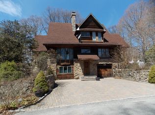 27 Locust St, Wading River, NY 11792