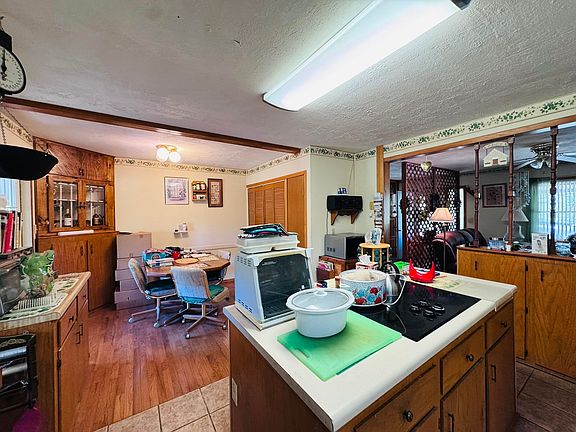 4th image of 884 J Bar J Cir