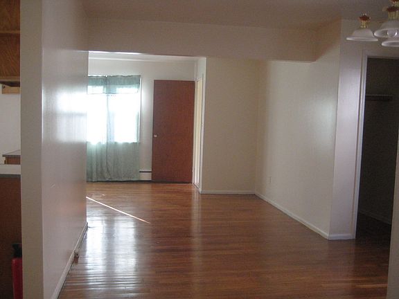 2nd image of 15 Evelyn Ct