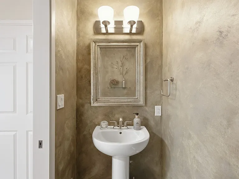 13565 Wendy Ln — Photo 24