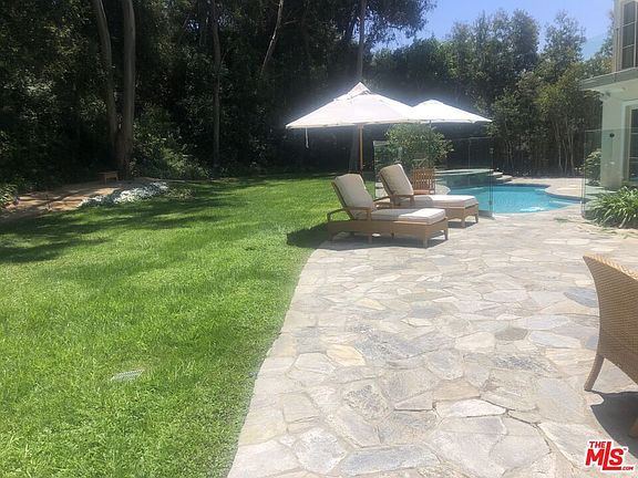 5th image of 722 Patterson Pl