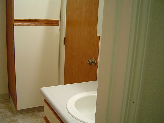 5th image of 770 Sarah Park Cir