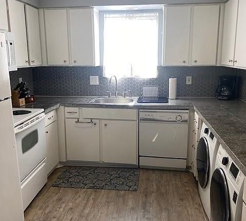 3rd image of 12100 Melville Dr APT 617F