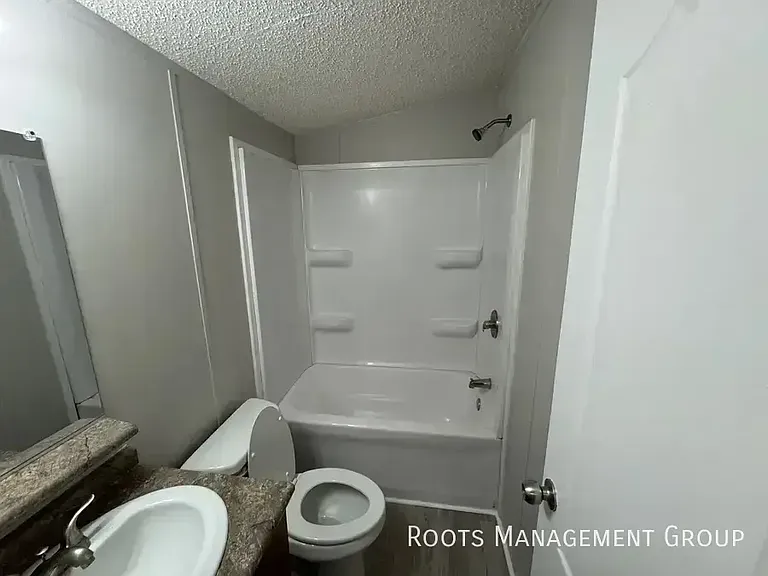 115 W Loudon Ave #J072-J72 — Photo 6