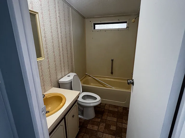 Full Bathroom #2