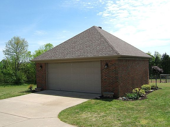 2 car detached garage