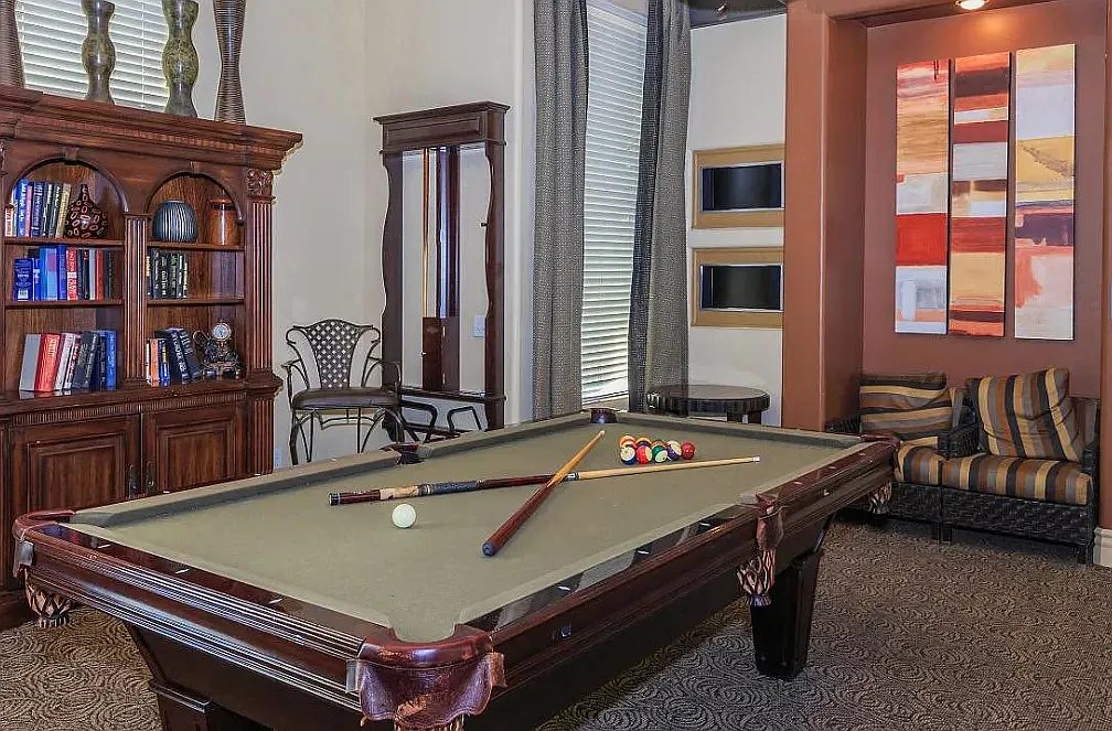1 bed, 735 sqft, $1,350 — Photo 2