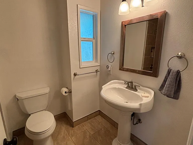 1903 W Fountain Way — Photo 13