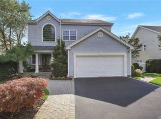 5 Dylan Pl, Melville, NY 11747