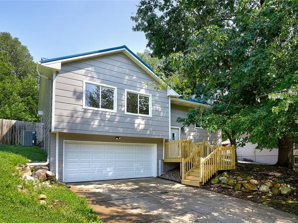 4419 Lexington Dr, Pleasant Hill, IA 50327