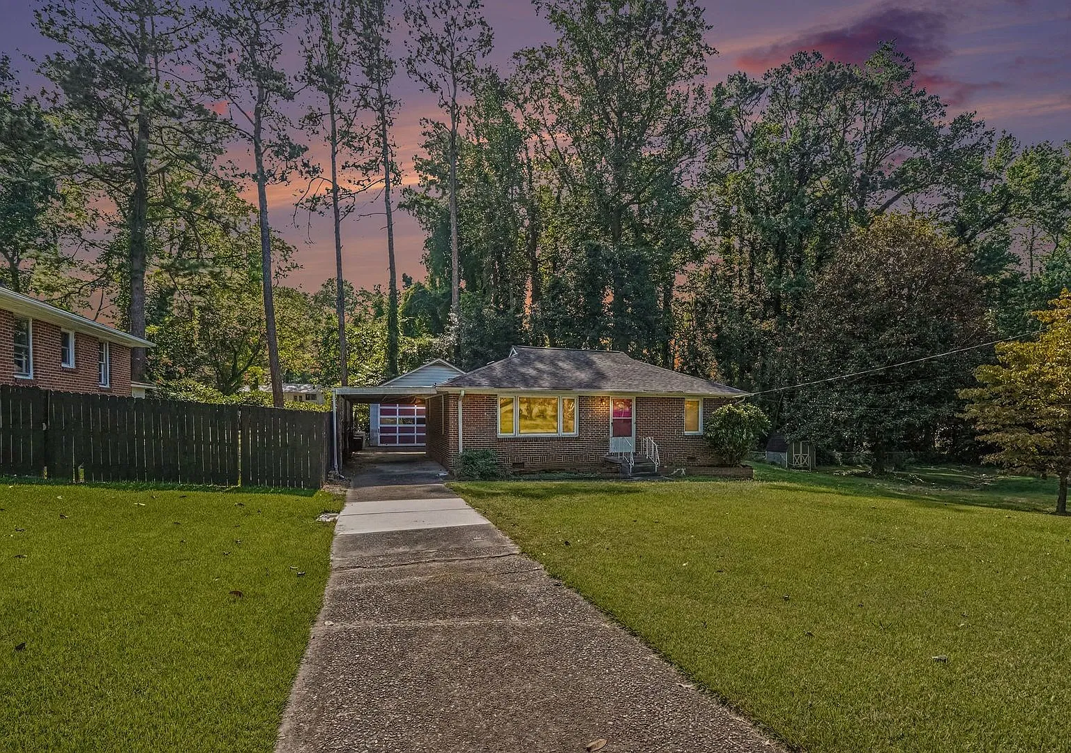 Great location! 2 bedroom 1 bath — Photo 1