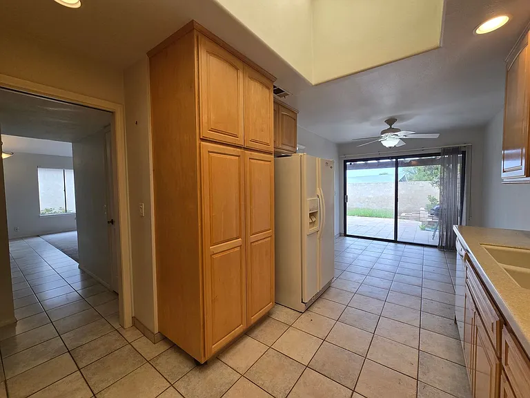 2960 Hyde Park Cir — Photo 8