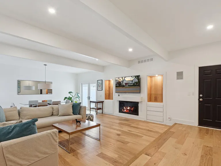 372 W Brown St #3 — Photo 7