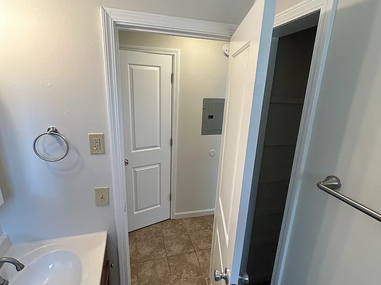 848 Youngs Ln #4 — Photo 11