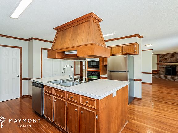 5th image of 616 Chimney Hill Cir S