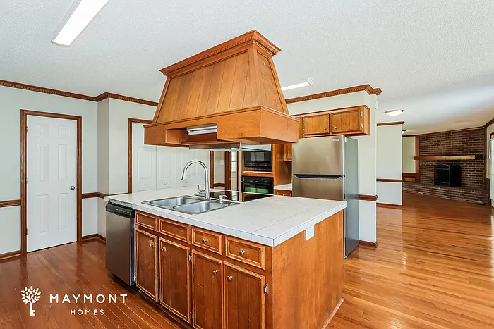 616 Chimney Hill Cir S — Photo 4