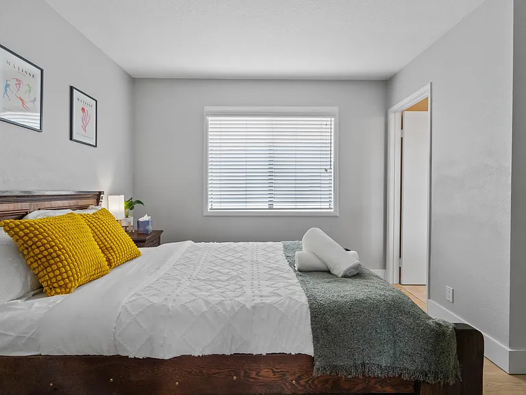 With its seamless blend of comfort, style, and natural beauty, this second bedroom with a double bed becomes more than just a place to rest your head_it's a sanctuary of peace and tranquility.
Welcome to your serene sanctuary, where the gentle glow of nat