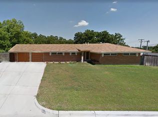 800 Patti Dr, Bedford, TX 76022