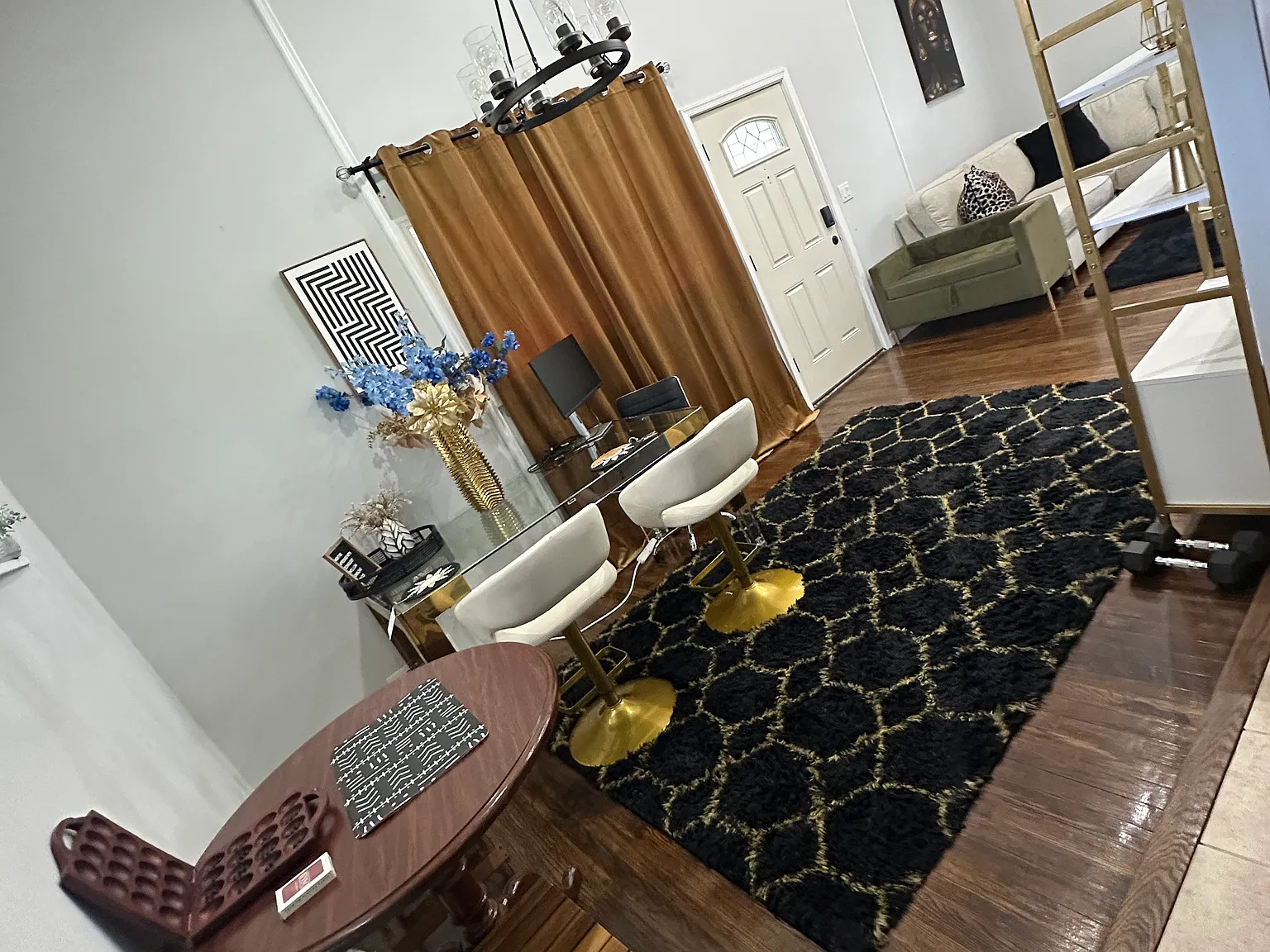 4 bed, 2.5 bath, 1700 sqft, $3,195 — Photo 3