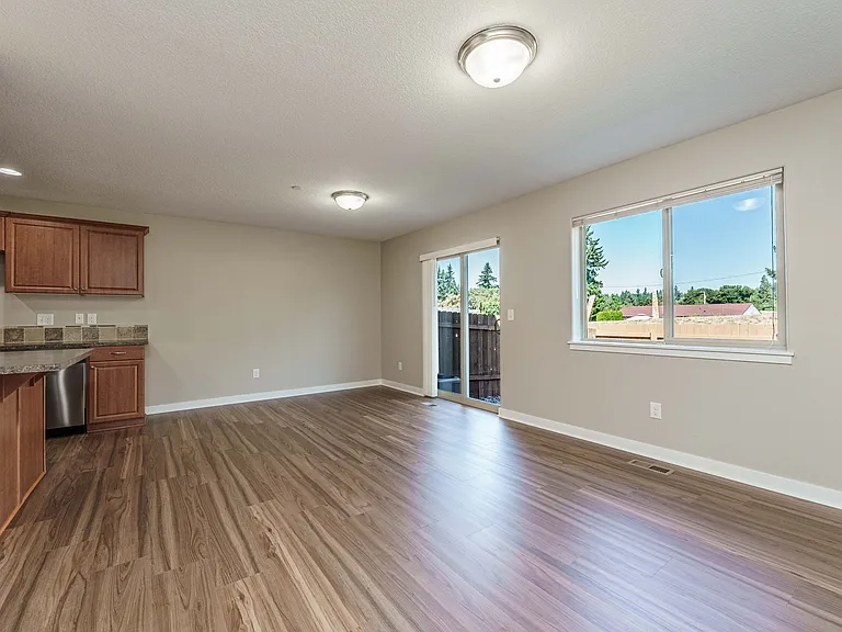 836 NE 109th Ct — Photo 5