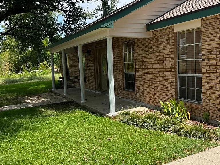 412 N Highway 171 — Photo 3