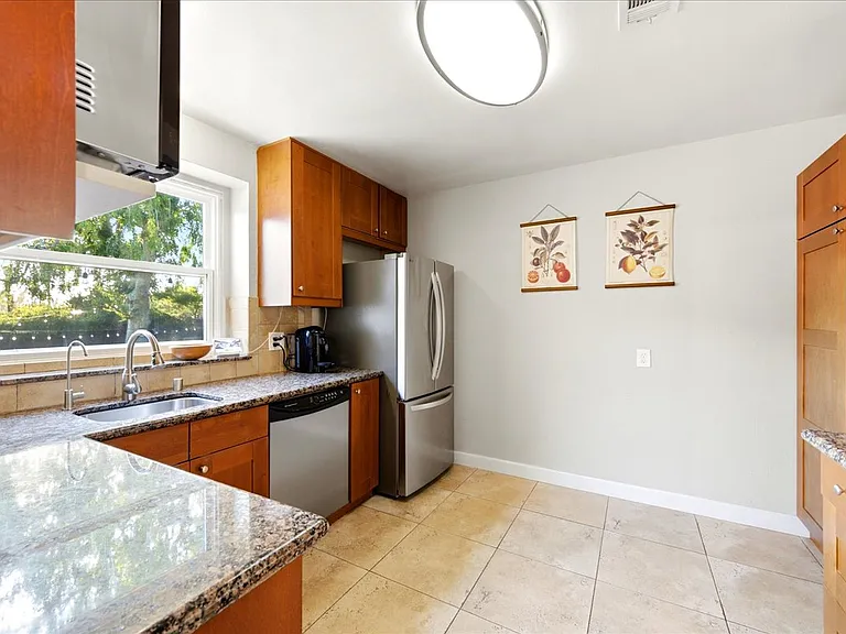4526 Euclid Ave — Photo 11
