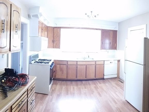 5th image of 118 Walker St
