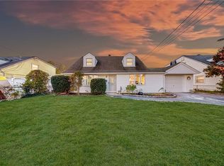 2290 4th St, East Meadow, NY