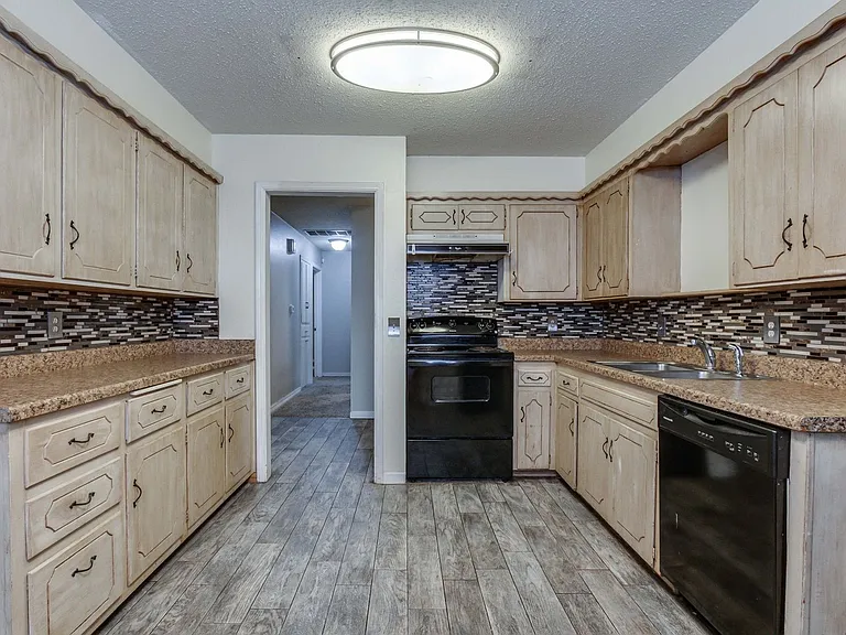 11007 Greystone Ave — Photo 17