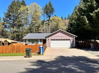 444 Addison Ln, Cave Junction, OR 97523