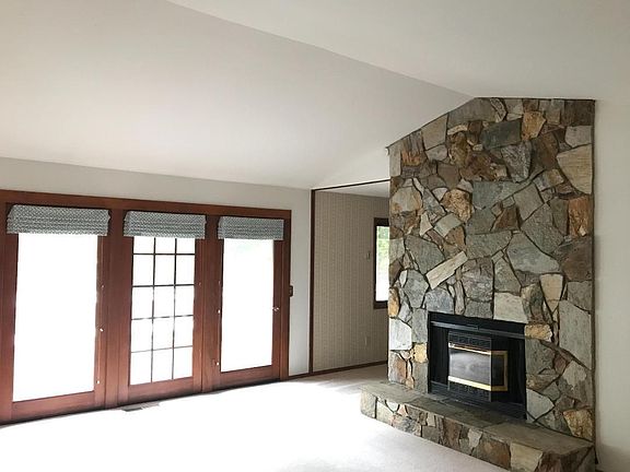 4th image of 17948 Lake Forest Dr