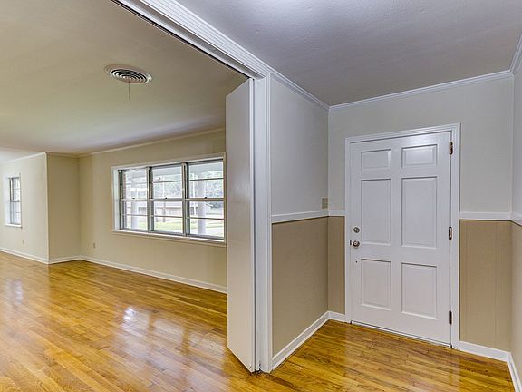 4th image of 1632 East Ave