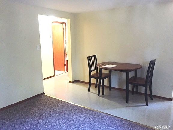 5th image of 52 Forest Ave