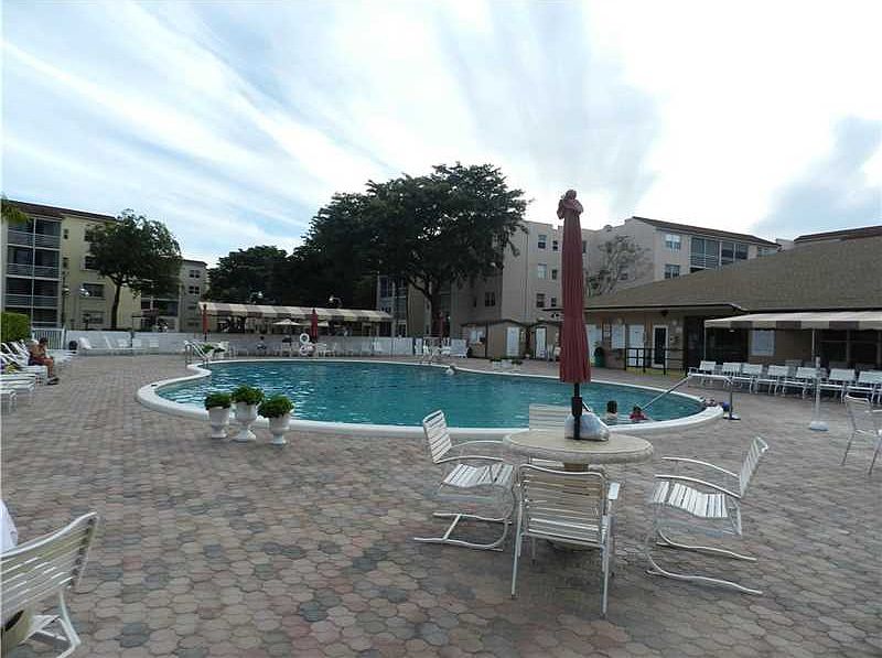 1st image of 2821 Somerset Dr APT 310