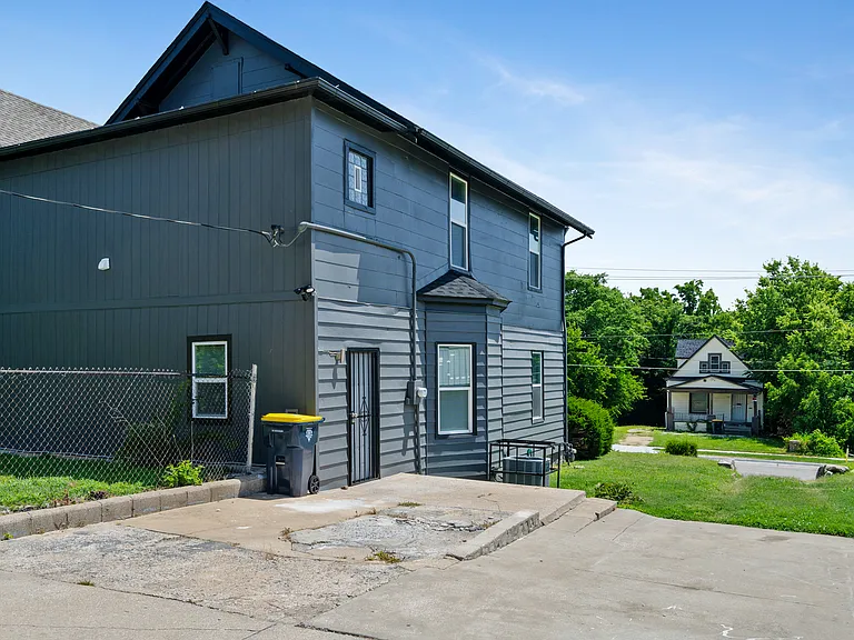 3032 Wayne Ave — Photo 33