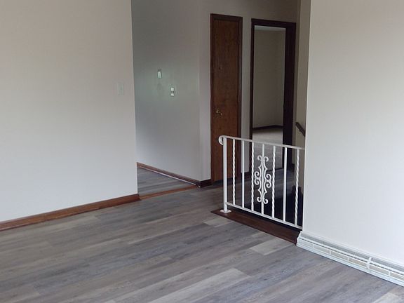 5th image of 551 Saunders Ave #551