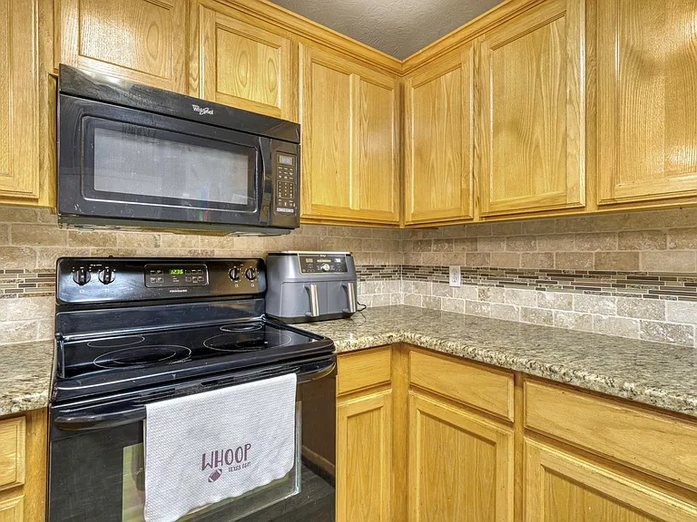 1008 Gardenia St — Photo 11