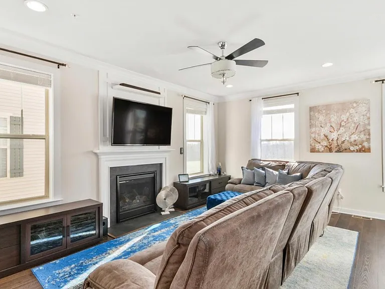 3321 Stone Barn Dr — Photo 14