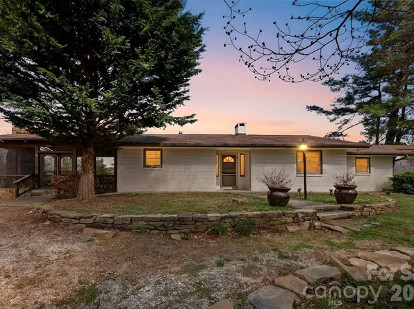 1032 Brightwater Dr, Hendersonville, NC 28739