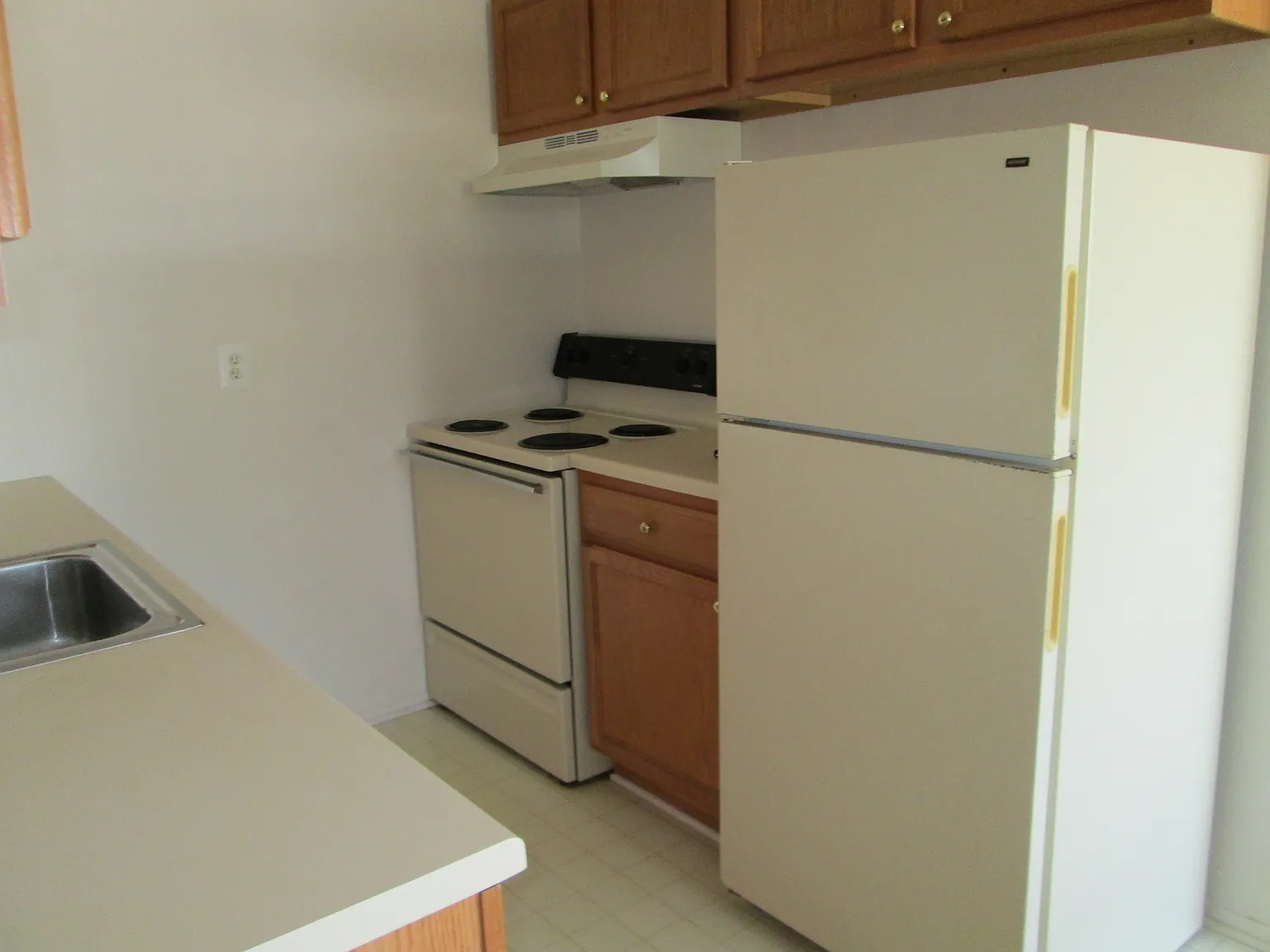Eastlake Apartments — Photo 2