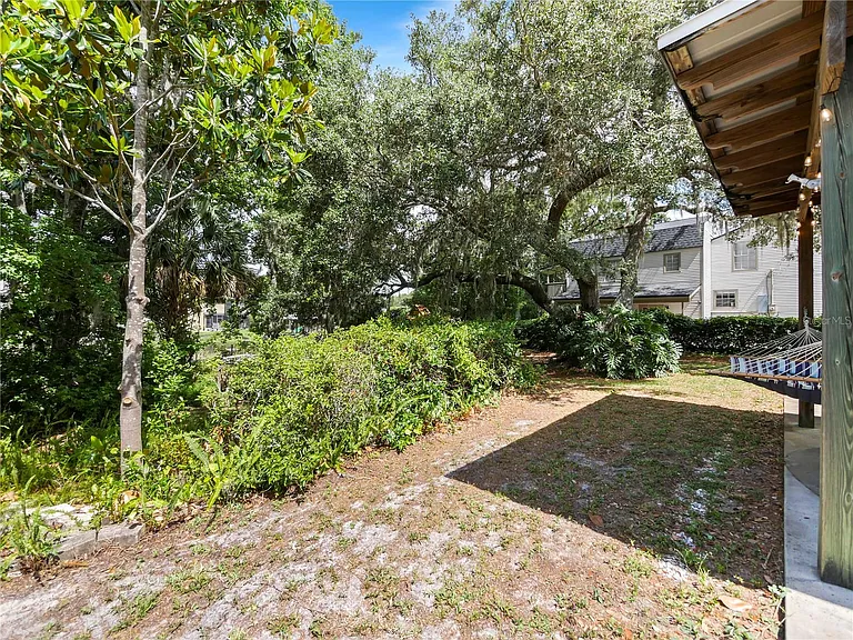 240 Maureen Dr — Photo 38